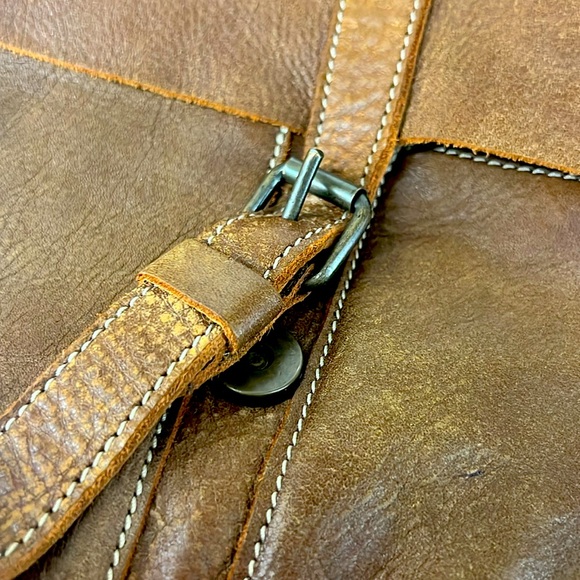 ROOTS Premium Convertible Crossbody into Backpack Brown 100% Leather Bag - Picture 11 of 14